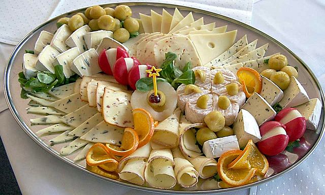 640px-Cheese_platter Portugal Cheese Festival in Alcains, Castelo Branco, to take place from May 5 to 7