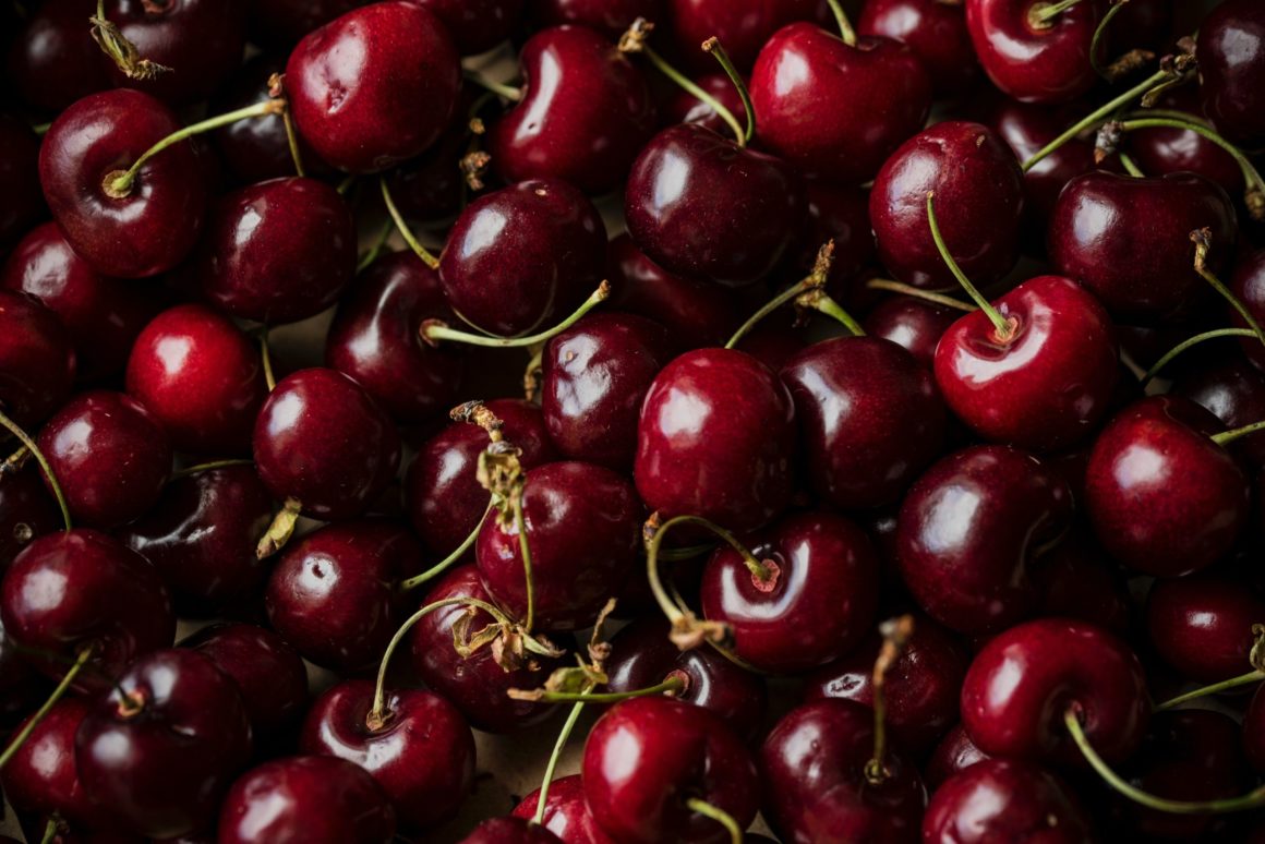 cherries-scaled Prices of American sweet cherries in Vietnam in free fall