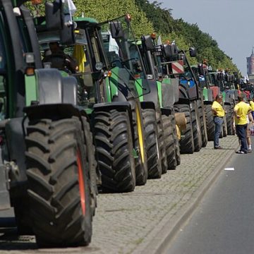 Tractor demonstration in Berlin: Credit, Wikimedia Commons Tractor protest
