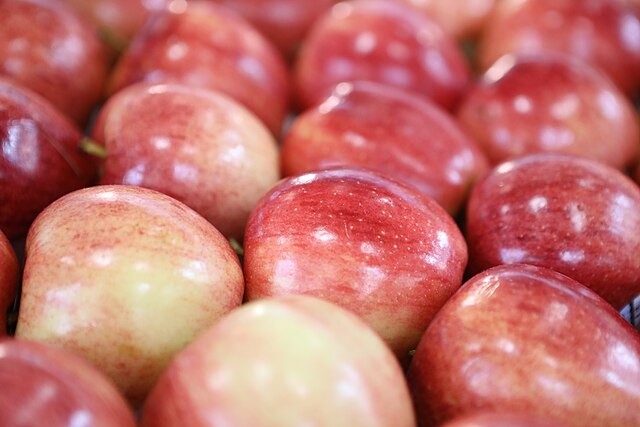 Apples on display at FRUIT LOGISTICA, Berlin: Credit, Wikimedia Commons Fruit display at FRUIT LOGISTICA, Berlin