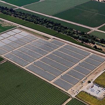 Solar Farm at University of California: Credit, Wikimedia Commons Solar farm in California
