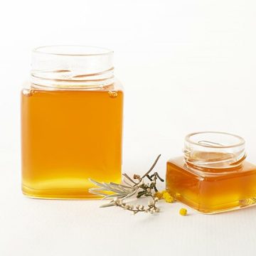 Honey in jars: Credit, Wikimedia Commons Mānuka honey still advertising NZ for health benefits despite slump