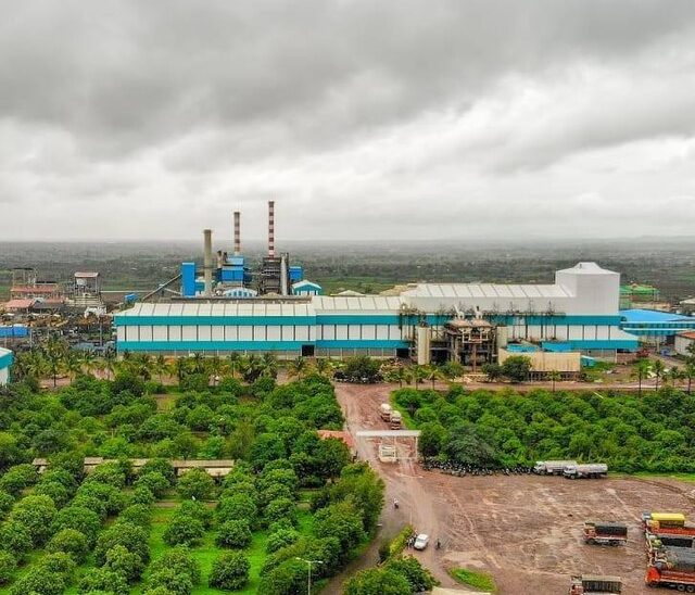 A sugar factory at Athani in Karnataka, India: Credit, Wikimedia Commons Sugarcane farmers in Karnataka make price exodus to Maharashtra